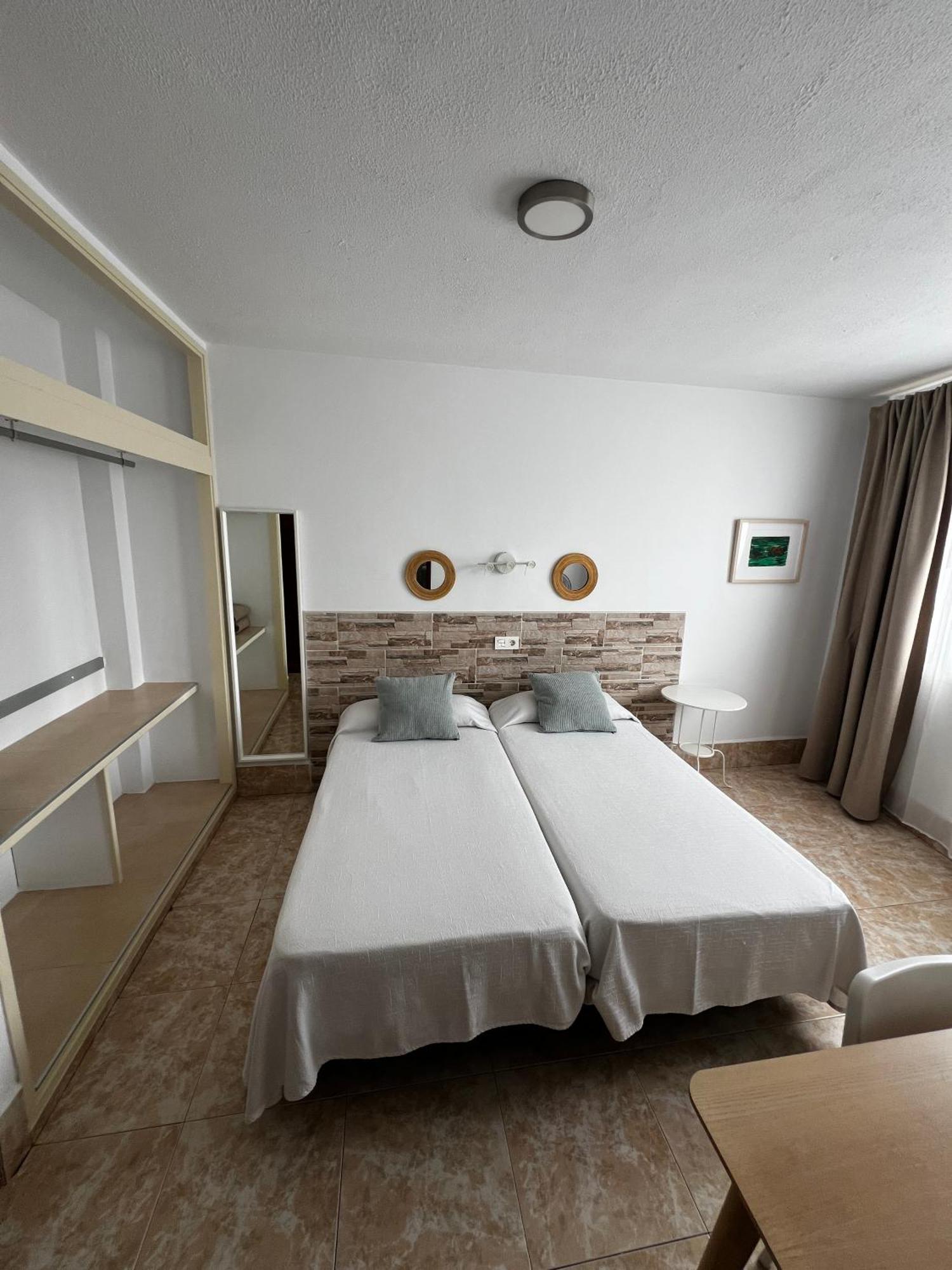 Hostal Residencia Cardona Arrecife  Exterior foto